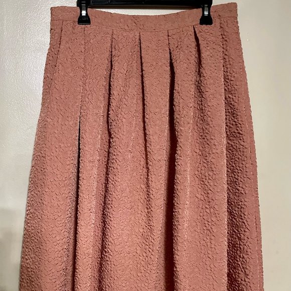 Bubble Embossed Pleated Skirt in Blush - Picture 5 of 6